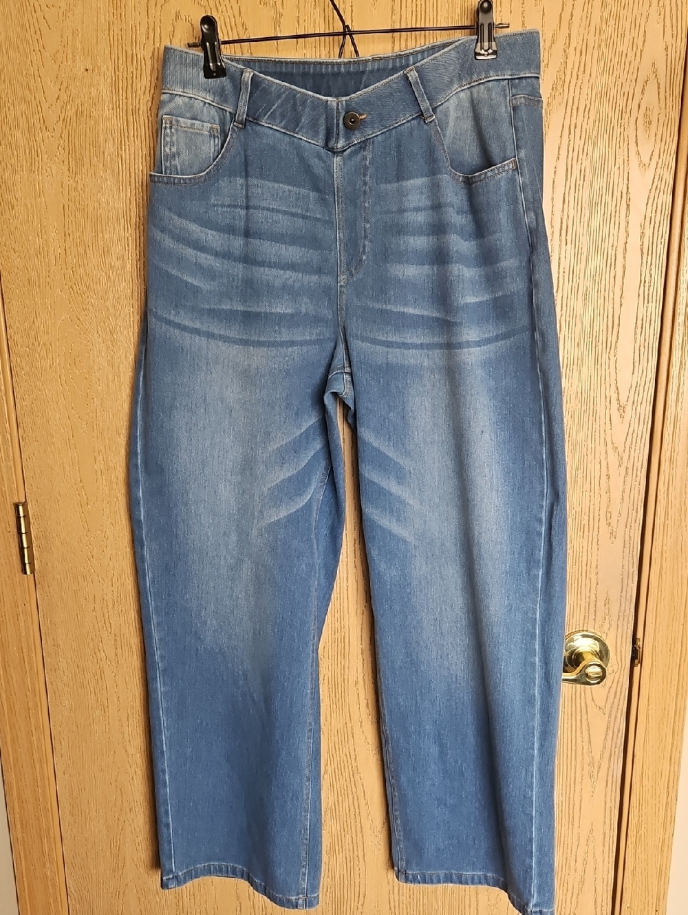HALARA Woman's Straight-Leg Jeans in Light Blue Wash